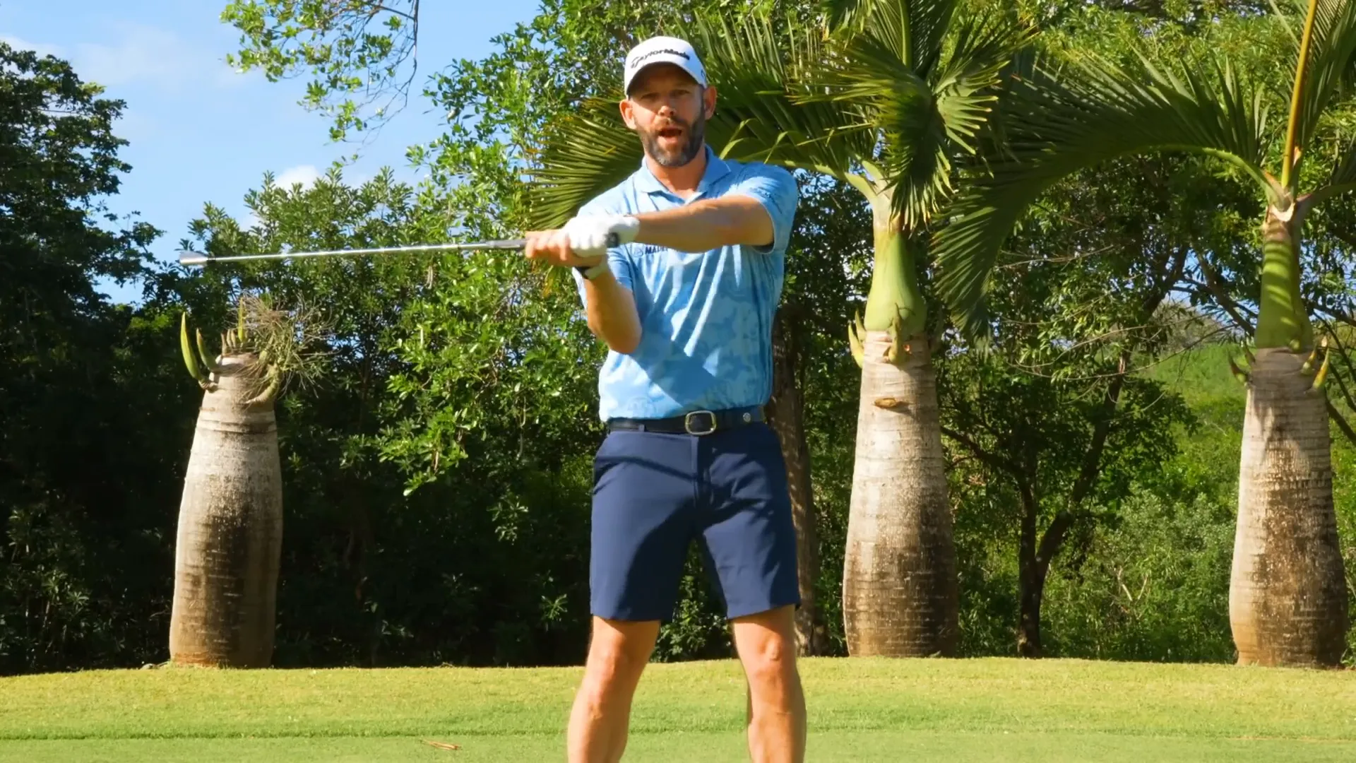 Demonstration of club face position during swing