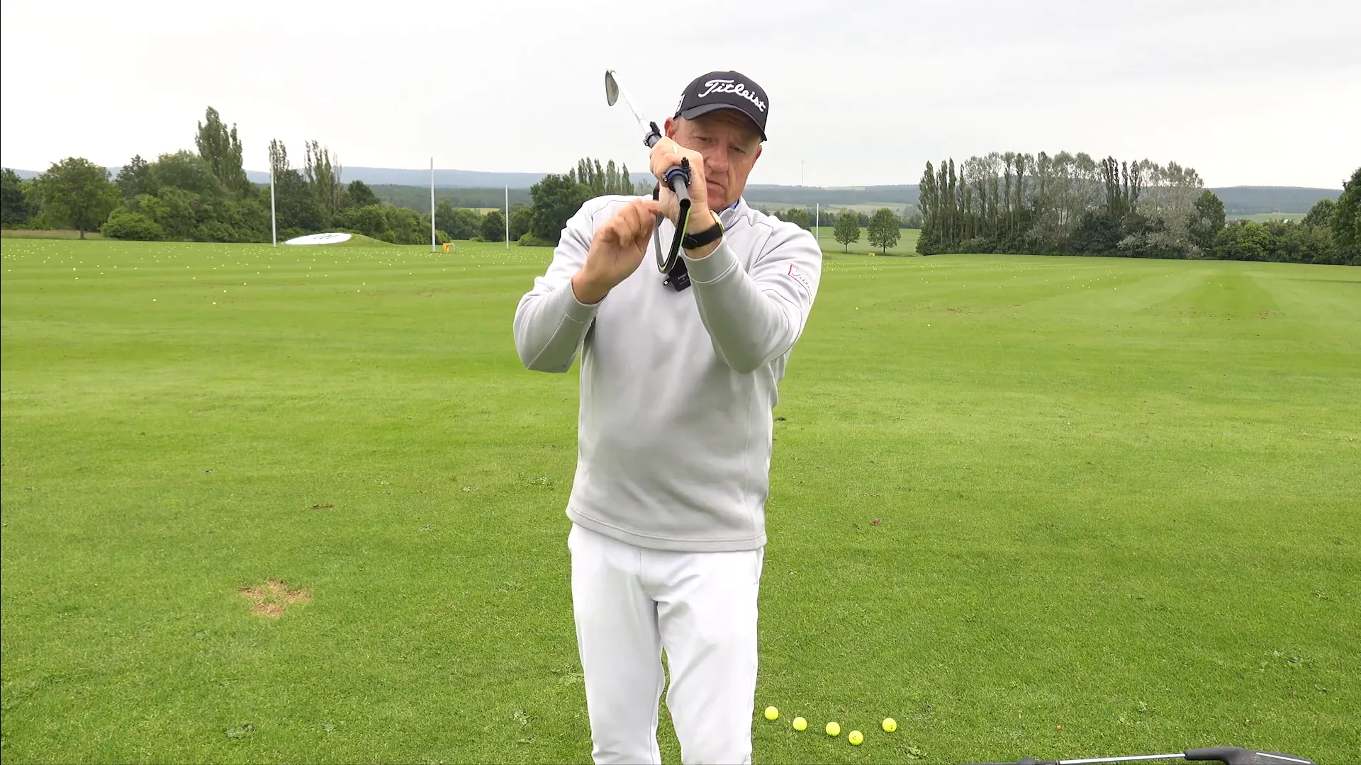 Wrist alignment in golf swing