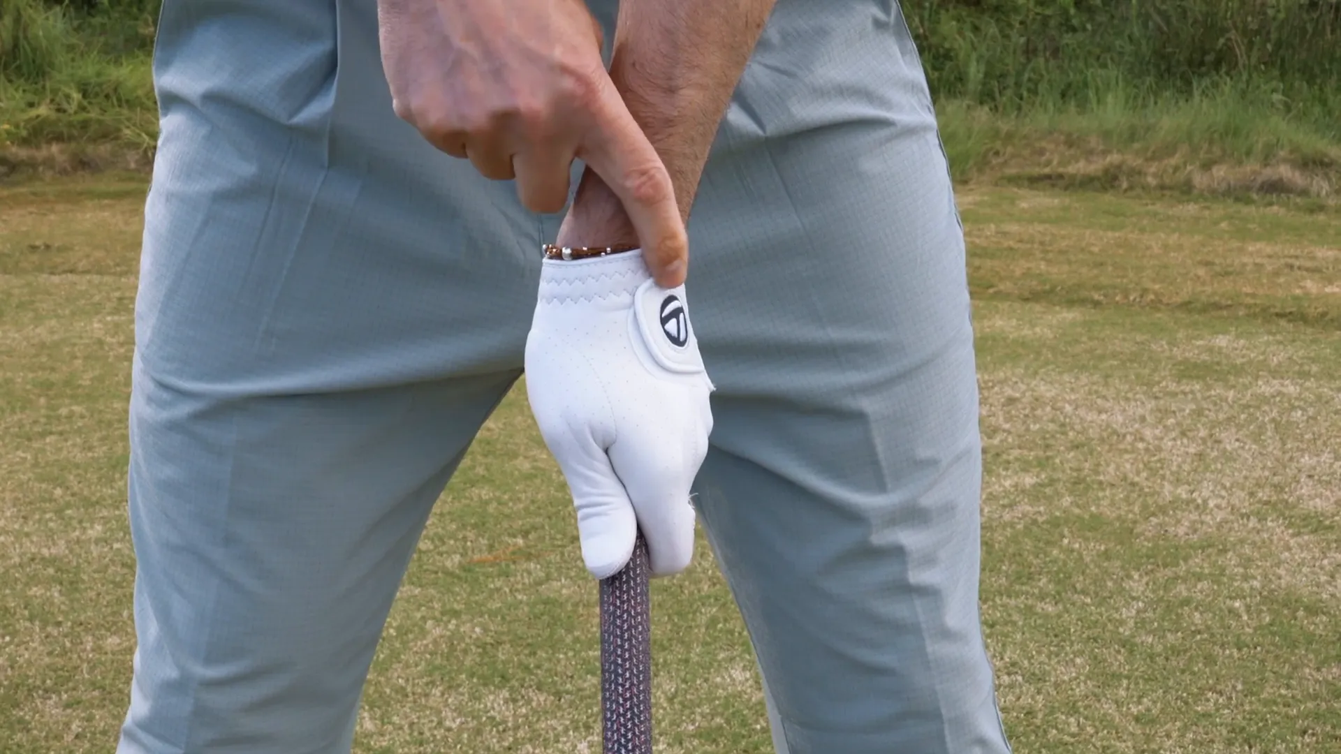 Demonstrating grip adjustment