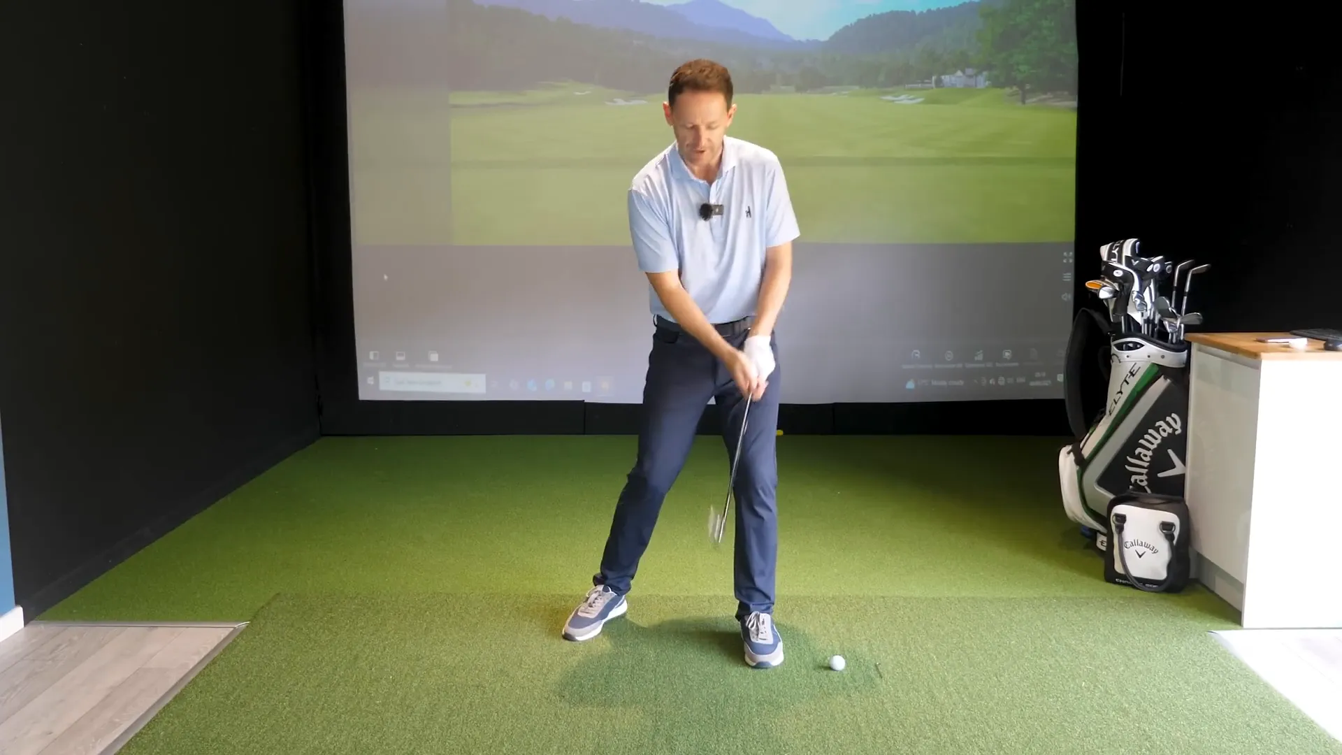 Golf swing arc showing the bottom of the swing