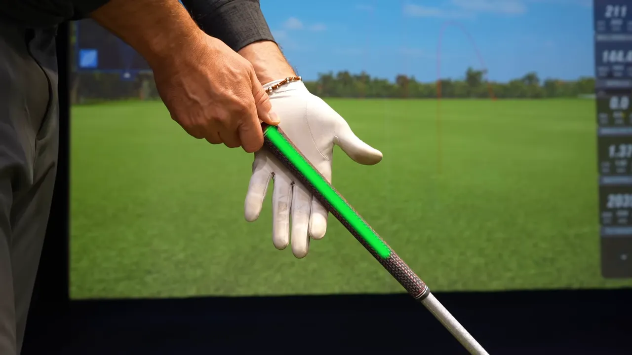 Clear image of driver grip sitting in the base of the fingers