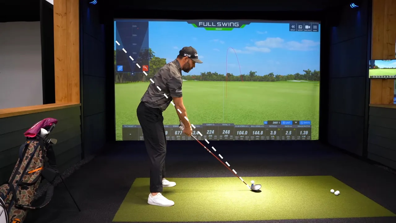 Golfer with dashed reference line from shoulder through trail elbow down to the club showing desired club head position