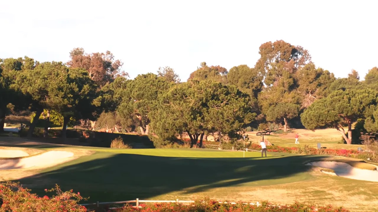 Close view of the green with the flag, bunkers and visible slopes showing landing zones and rollout