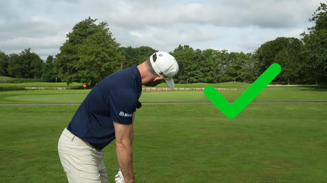 Golfer at address with a green check mark showing the correct head swivel check